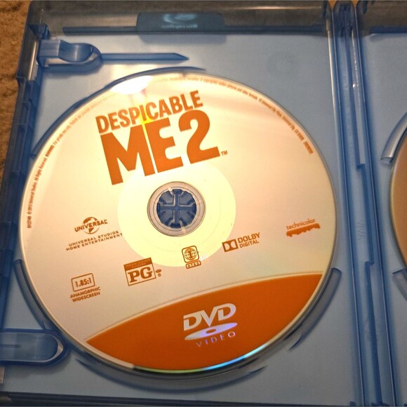 Despicable Me 2 + Minions Blu-Ray & DVD Combo Pack (No Codes) - Picture 8 of 9